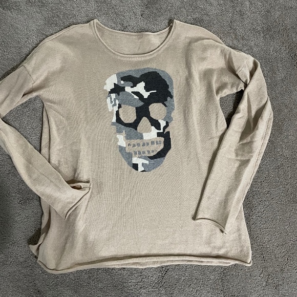 Tan with camouflage Skull cotton sweater with thumb holes size medium. - Picture 1 of 1